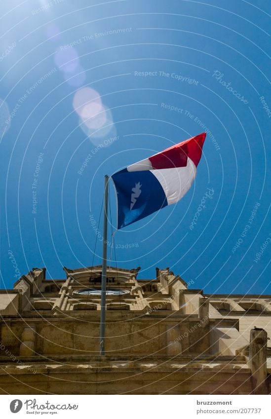 Le jour de gloire est arrivé! Ferien & Urlaub & Reisen Tourismus Ausflug Sommer Sommerurlaub Narbonne Rathaus Gebäude Fassade hängen blau rot weiß Gefühle Stolz