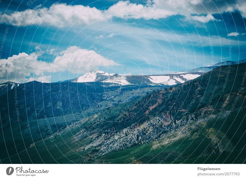 Over the mountains and the sea... Ferien & Urlaub & Reisen Tourismus Ausflug Abenteuer Ferne Freiheit Natur Landschaft Klima Berge u. Gebirge Gipfel