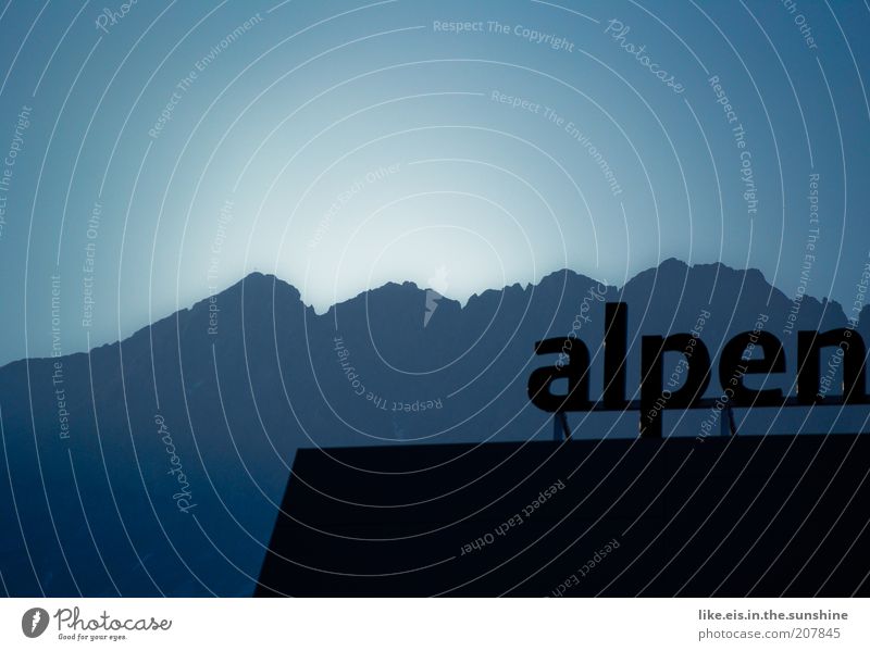 alpen Ferien & Urlaub & Reisen Tourismus Ausflug Ferne Sonne Berge u. Gebirge Haus Himmel Wolkenloser Himmel Sonnenlicht Herbst Winter Schönes Wetter Alpen