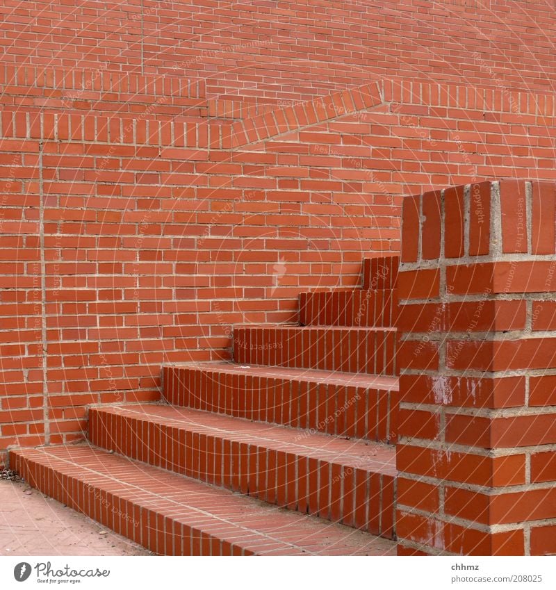 Backsteine Treppe Handwerk Baustelle Mauer Wand Fassade Fußweg Stein braun rot aufwärts abwärts Fuge Geometrie Farbfoto Außenaufnahme Tag Backsteinwand