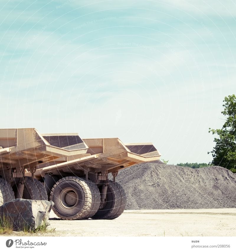 Kipper Arbeit & Erwerbstätigkeit Baustelle Maschine Schönes Wetter Fahrzeug Lastwagen bauen authentisch dreckig gigantisch groß trist Fortschritt komplex Pause