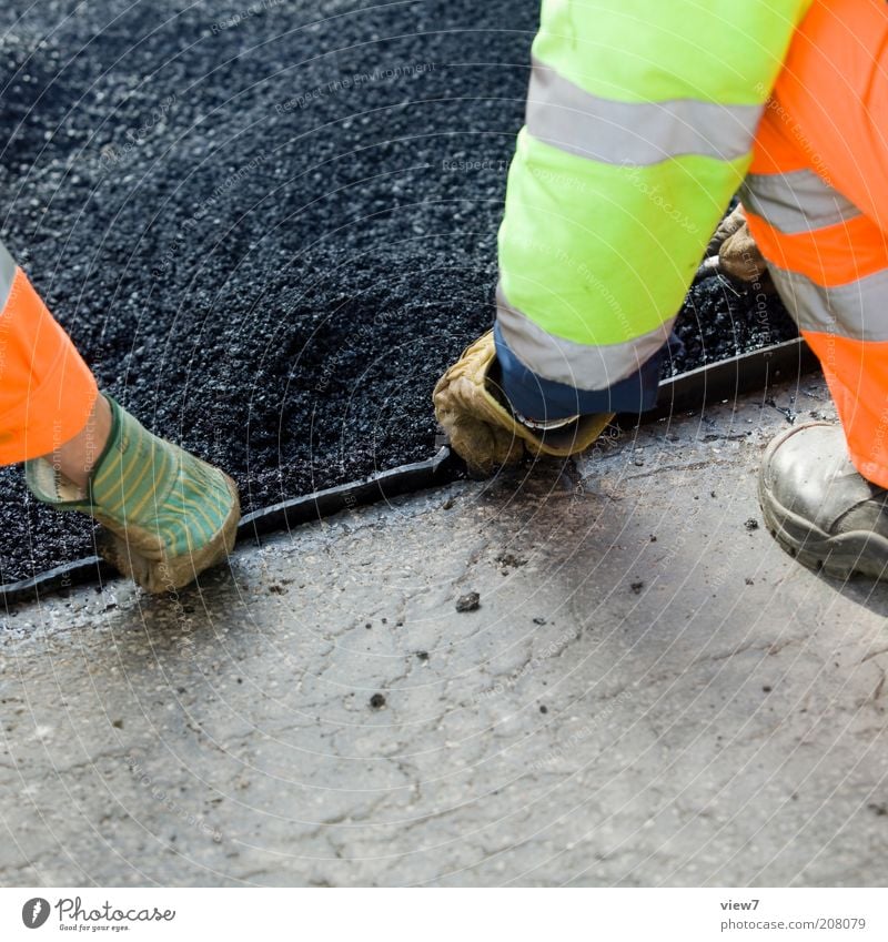 helfende Hand Baustelle Handwerk maskulin 2 Mensch Straße Arbeit & Erwerbstätigkeit bauen machen authentisch Zusammensein kaputt positiv anstrengen