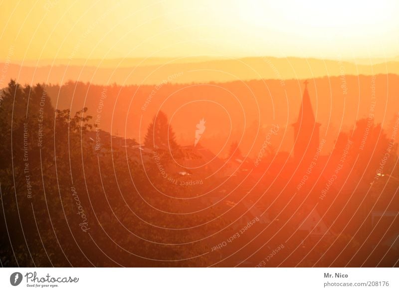 gudde Morge ! Umwelt Natur Landschaft Himmel Herbst Klima Schönes Wetter Pflanze Hügel Schwarzwald Dorf Kirche gelb gold Kirchturm Kirchturmspitze Horizont