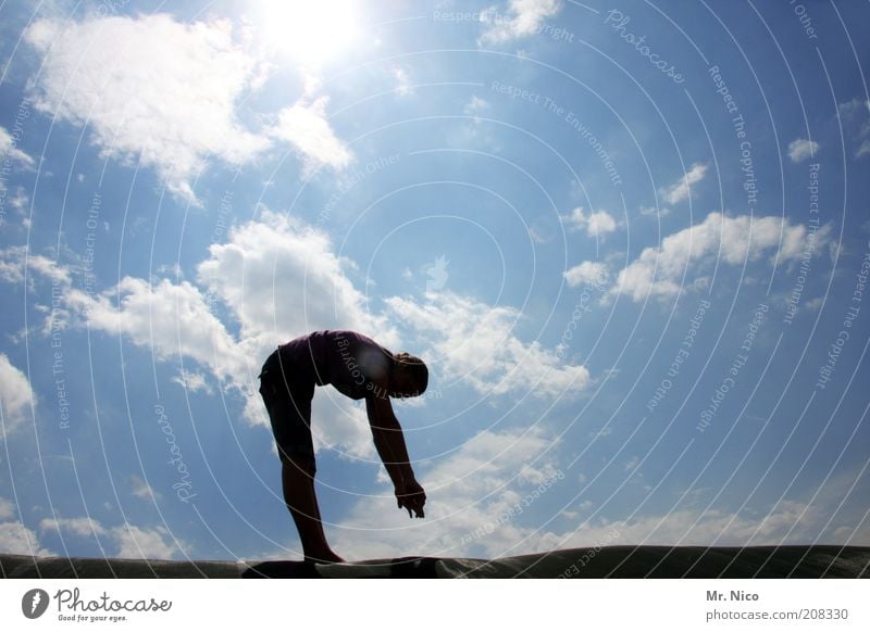 zu kurze arme Leben Wohlgefühl Zufriedenheit Erholung Fitness Sport-Training Yoga Junge Frau Jugendliche Arme Beine Umwelt Himmel Wolken Klima Schönes Wetter