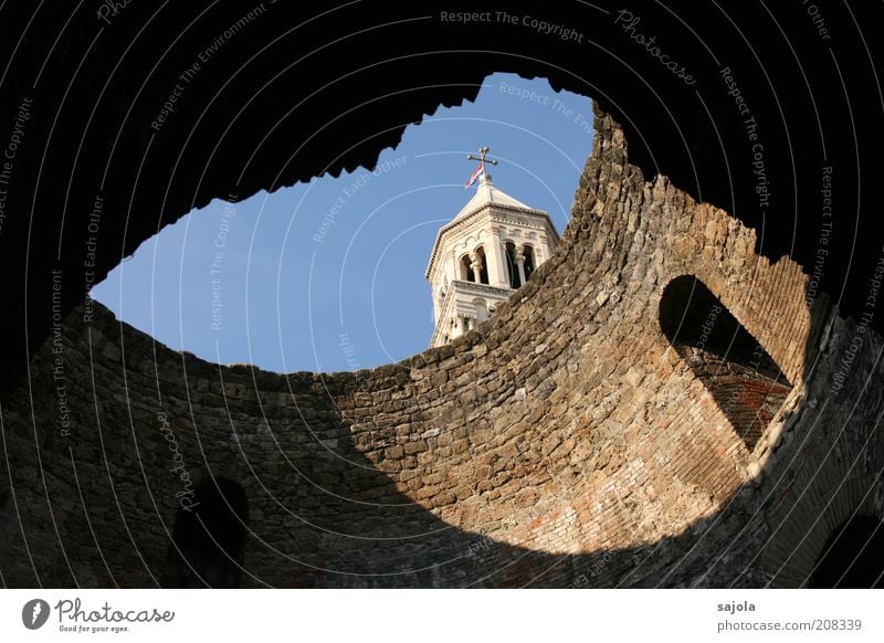 durchblick Himmel Wolkenloser Himmel Split Kroatien Dalmatien Balkan Europa Südosteuropa Hafenstadt Kirche Bauwerk Gebäude Architektur Mauer Wand Fenster