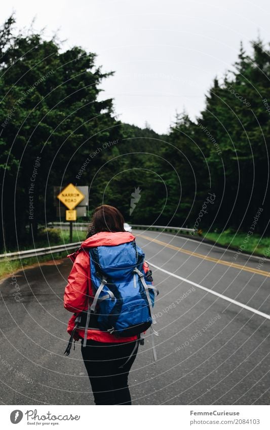 Roadtrip West Coast USA (70) feminin Junge Frau Jugendliche Erwachsene 1 Mensch 18-30 Jahre 30-45 Jahre Abenteuer wandern Luft Außenaufnahme Westküste Rucksack