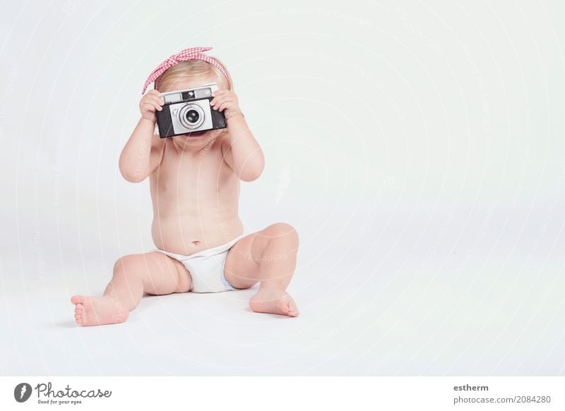 Kleines Baby mit Fotokamera Lifestyle Freizeit & Hobby Ferien & Urlaub & Reisen Ausflug Abenteuer Freiheit Sightseeing Sommer Sommerurlaub Mensch Mädchen