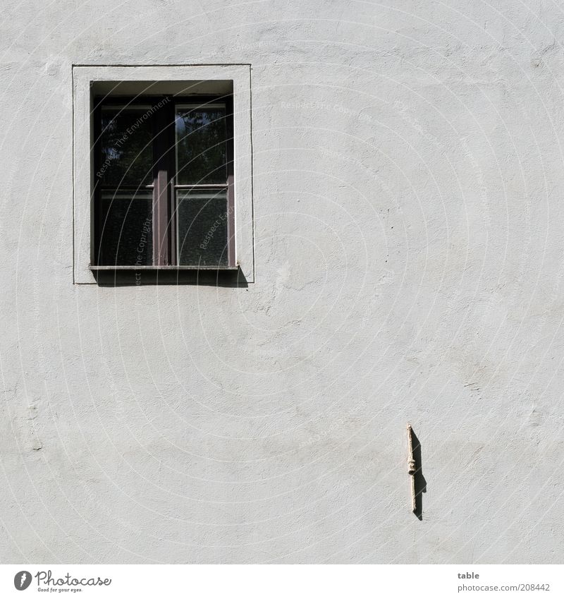 Zimmer mit Aussicht Mauer Wand Fassade Fenster Stein Beton Holz Glas Metall alt dunkel eckig historisch grau schwarz weiß Gefühle Einsamkeit Fensterrahmen