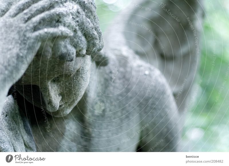 Trauer Statue Friedhof Traurigkeit Hoffnungslosigkeit Tod Symbole & Metaphern Stein Engel Frustration Religion & Glaube Katholizismus Wien alt ruhig Grab