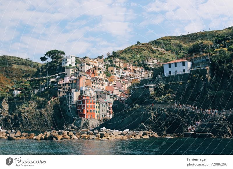 Cinque Terre XVIII Dorf Fischerdorf Stadt Hafenstadt schön Riomaggiore Ligurien Italien Italienisch mediterran Mittelmeer Berge u. Gebirge Bootsfahrt Urlaubsort