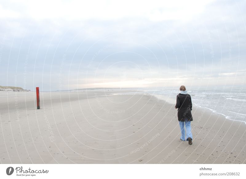 Rechts vorbei und dann immer geradeaus Ferien & Urlaub & Reisen Ferne Strand Meer Insel Wellen wandern 1 Mensch Natur Urelemente Sand Luft Wasser Himmel Wolken