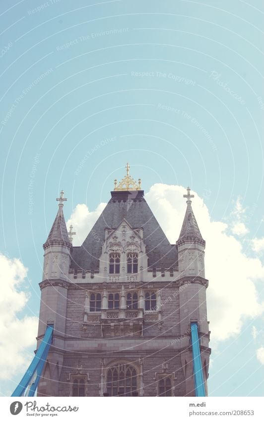 Tower Bridge London England Brücke Sehenswürdigkeit Denkmal alt Außenaufnahme Brückengeländer Brückenkonstruktion Turm Wahrzeichen Sightseeing Städtereise