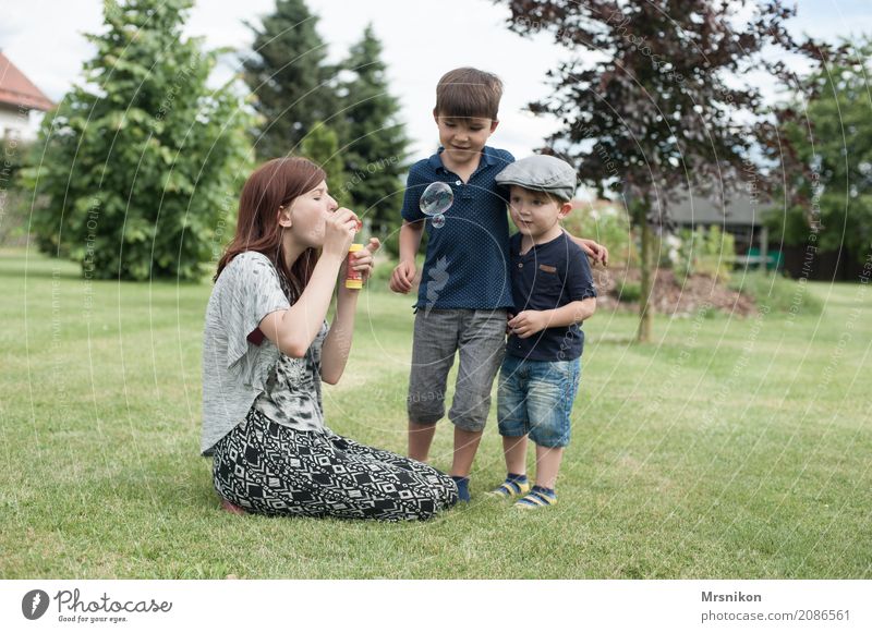 together Mensch maskulin feminin Kind Kleinkind Mädchen Junge Geschwister Bruder Schwester Familie & Verwandtschaft Kindheit Jugendliche Leben 3 Kindergruppe