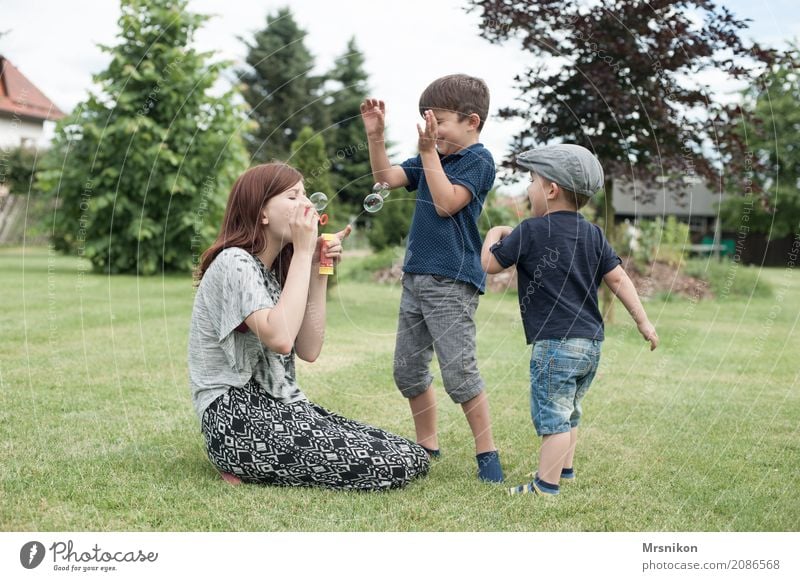 together maskulin feminin Kind Kleinkind Mädchen Junge Geschwister Bruder Schwester Familie & Verwandtschaft Kindheit Jugendliche Leben 3 Mensch Kindergruppe