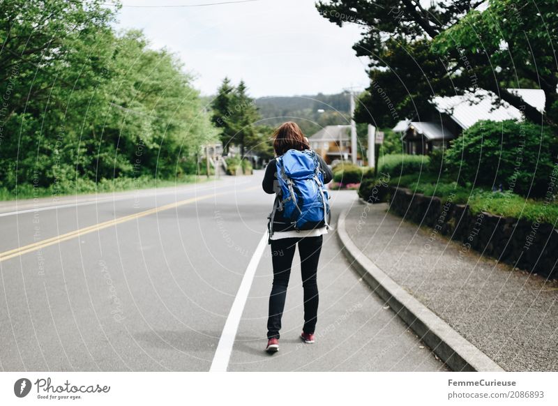 Roadtrip West Coast USA (64) feminin Junge Frau Jugendliche Erwachsene 1 Mensch 18-30 Jahre 30-45 Jahre Abenteuer wandern Rucksack Turnschuh Jeanshose Pullover