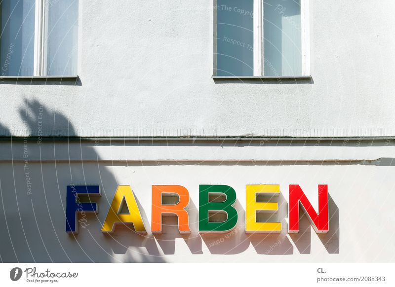 farbfoto Haus Mauer Wand Fassade Fenster Farben und Lacke Schriftzeichen ästhetisch Fröhlichkeit frisch lustig mehrfarbig grau Design einzigartig Idee