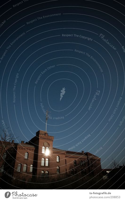 Letzte Strahlen Schule Schulgebäude Urelemente Luft Himmel Wolkenloser Himmel Nachthimmel Schönes Wetter Bremen Stadt Haus Burg oder Schloss Bauwerk Gebäude