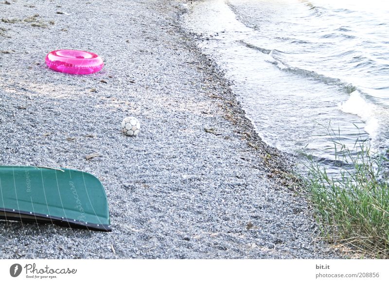 Strandspielzeug Ferien & Urlaub & Reisen Tourismus Ausflug Sommerurlaub Meer Wellen Umwelt Natur Landschaft Wasser Pflanze Küste Seeufer Freude Glück