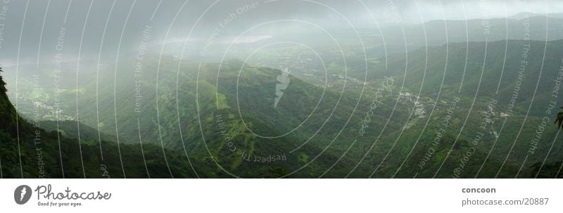 Western Ghats (Panorama) Indien grün bewachsen Nebel Berge u. Gebirge Tal