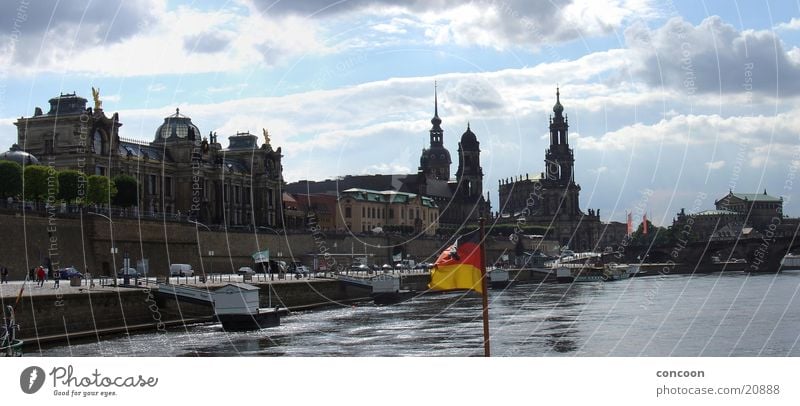 An einem Sommertag im Juli Dresden Promenade Europa Elbe Brühlsche Terasse Silhouette Sonne