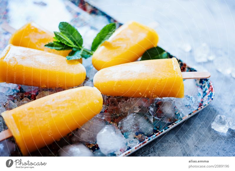 Popsicles: Mango-Banane-Kokosmilch Speiseeis eis am Stiel kokosmilch fruchtig Frucht Sommer heiß kalt Gesunde Ernährung Essen Foodfotografie Erfrischung lecker