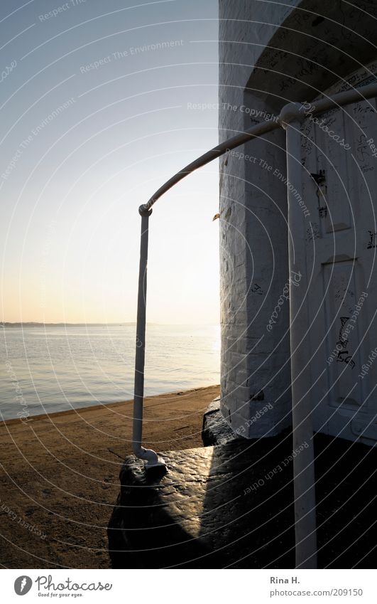 Zu später Stunde Ferien & Urlaub & Reisen Tourismus Sommer Sommerurlaub Meer Insel Landschaft Wasser Horizont Swinemünde Polen Turm Leuchtturm Bauwerk Gebäude