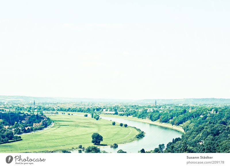 bald mit Brücke Tourismus Ausflug Freiheit Sightseeing Stadtrand Skyline bevölkert Aussicht Elbe Elbufer Loschwitz Weißer Hirsch Blasewitz Waldschlösschenbrücke