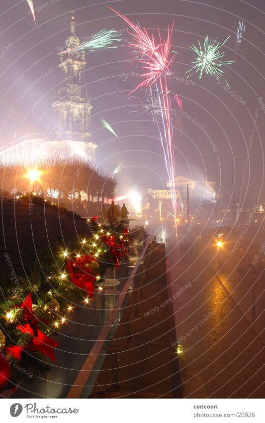 Sylvester 2003 Silvester u. Neujahr mehrfarbig Hofkirche Dresden Langzeitbelichtung Feuerwerk Himmel