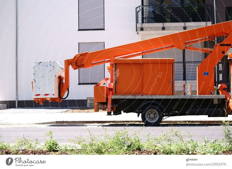 Hebebühne Sonne Kabel Werkzeug Maschine Baumaschine Industrie Straße Fahrzeug Lastwagen hell Stadt orange schwarz weiß Anhänger Kleinlastwagen Hydraulik