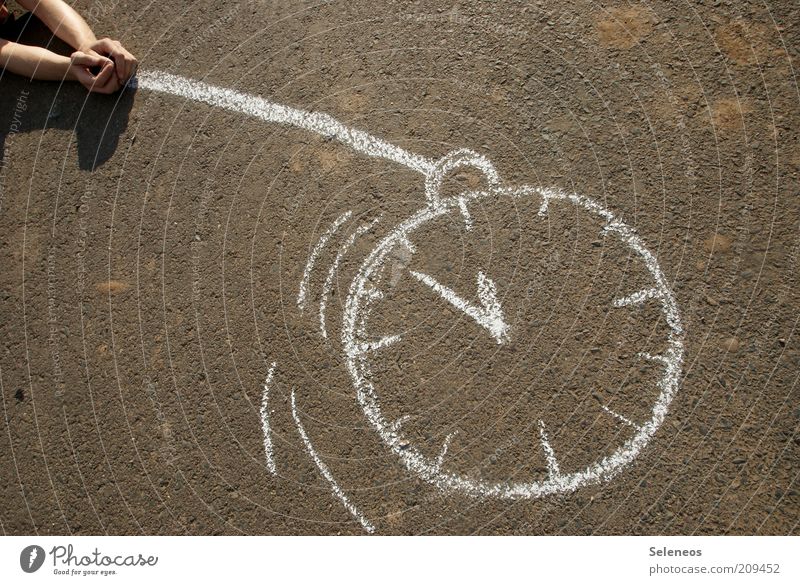 Die Zeit läuft mir davon Freizeit & Hobby Spielen Sommer Uhr Arme Hand Straßenkunst Strassenmalerei Kreide Zeichen zeichnen Vergänglichkeit ziehen Taschenuhr