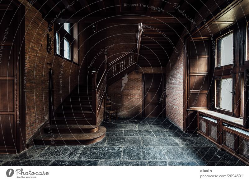 inside Haus Bauwerk Gebäude Architektur Treppe Fenster Tür alt authentisch braun grau Farbfoto Innenaufnahme Menschenleer Tag Licht Schatten Kontrast