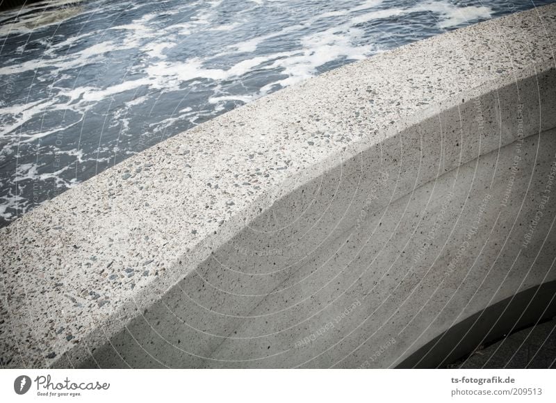 Flussbekurvigung Umwelt Natur Urelemente Wasser Flussufer Flußbett Sperrwerk Flußwehr Staustufe Betonmauer Betonwand Verkehrswege Stein Kurve Mauer hässlich