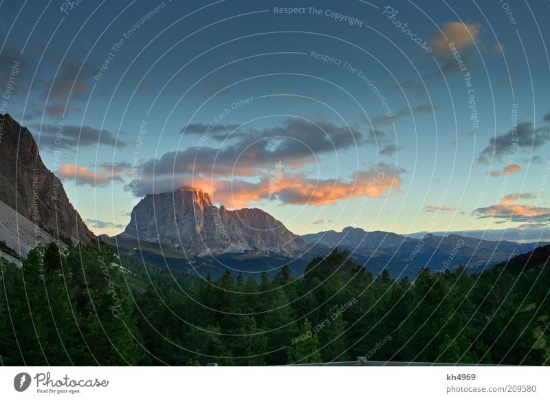 Langkofel am Abend Natur Landschaft Wolken Sonnenaufgang Sonnenuntergang Schönes Wetter Felsen Alpen Berge u. Gebirge Gipfel Erholung ästhetisch natürlich blau