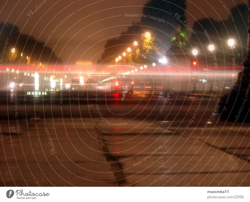 Paris, Avenue des Champs Elysees - Triumphbogen Nacht Arc de Triomphe