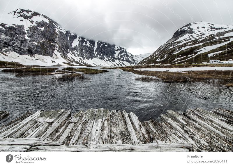 norge III Umwelt Natur Landschaft Wasser Wolken Frühling Hügel Felsen Berge u. Gebirge Fluss Norwegen Skandinavien jotunheimen Brücke alt kaputt Holz Holzbrücke