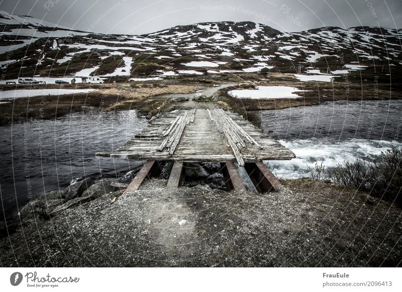 norge Natur Landschaft Wasser Frühling Hügel Berge u. Gebirge Flussufer Brücke alt außergewöhnlich dunkel kalt braun Abenteuer Einsamkeit Verfall Vergangenheit