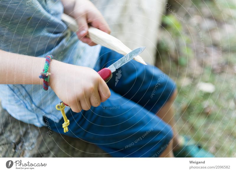 Ferienlager in blau Kindergarten lernen 1 Mensch achtsam Kindheit Messer schnitzen Feuerstelle Ferien & Urlaub & Reisen Camping Zeltlager Holz