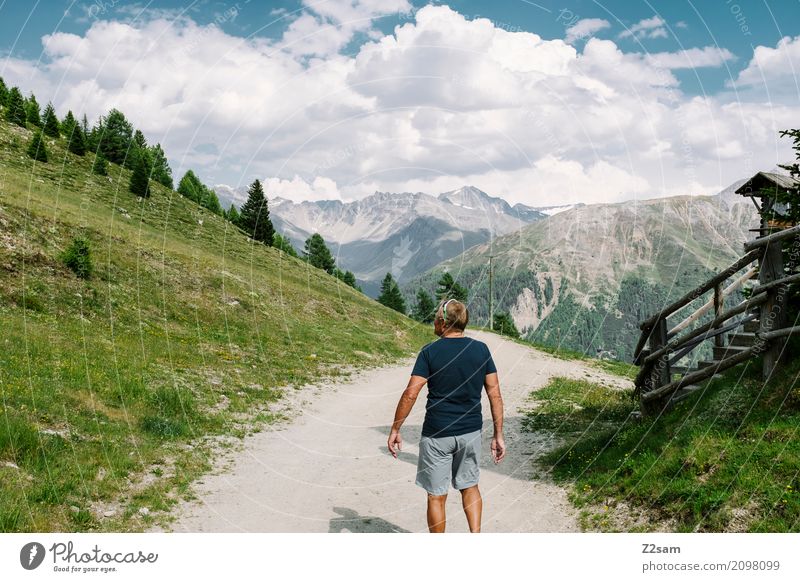 beeindruckt Freizeit & Hobby Ferien & Urlaub & Reisen Tourismus Ausflug Berge u. Gebirge wandern Fahrradfahren Mann Erwachsene 45-60 Jahre Natur Landschaft