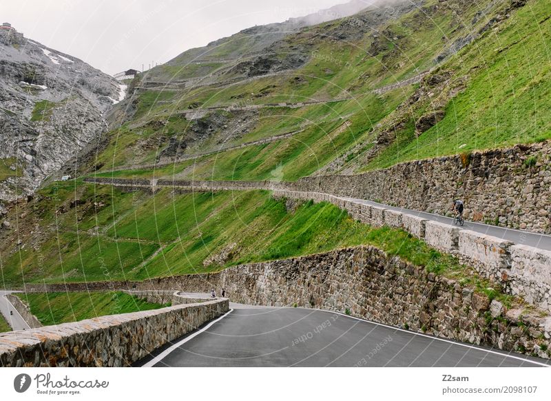 kehre 34 Fahrradfahren Umwelt Natur Landschaft Gewitterwolken schlechtes Wetter Nebel Alpen Berge u. Gebirge Gletscher Straße Wege & Pfade Hochstraße bedrohlich