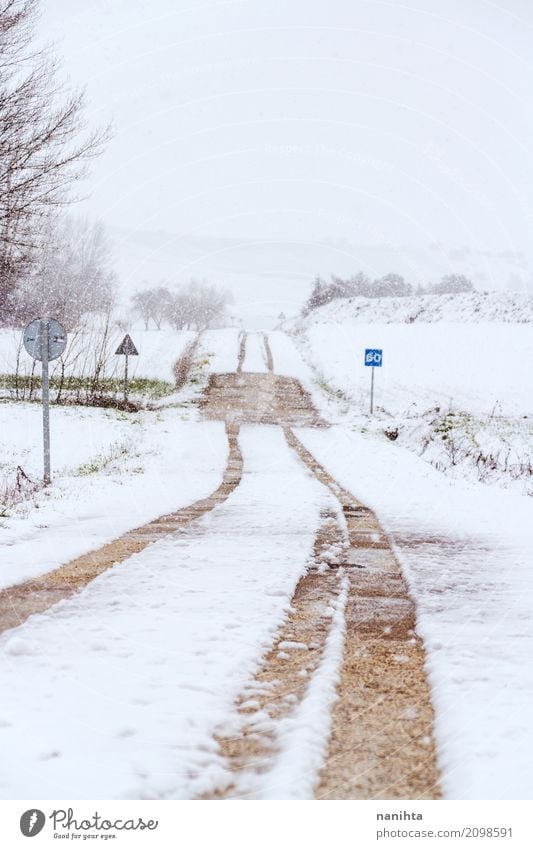 Ländliche Straße Snowy am Winter Umwelt Natur Landschaft Luft Himmel Klima Klimawandel Wetter schlechtes Wetter Unwetter Schnee Schneefall Menschenleer Verkehr