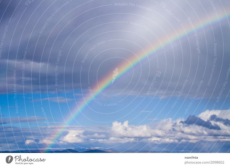 Schöner Regenbogen Umwelt Natur Luft Wassertropfen Himmel Wolken Gewitterwolken Frühling Sommer Klima Wetter Schönes Wetter authentisch fantastisch Fröhlichkeit