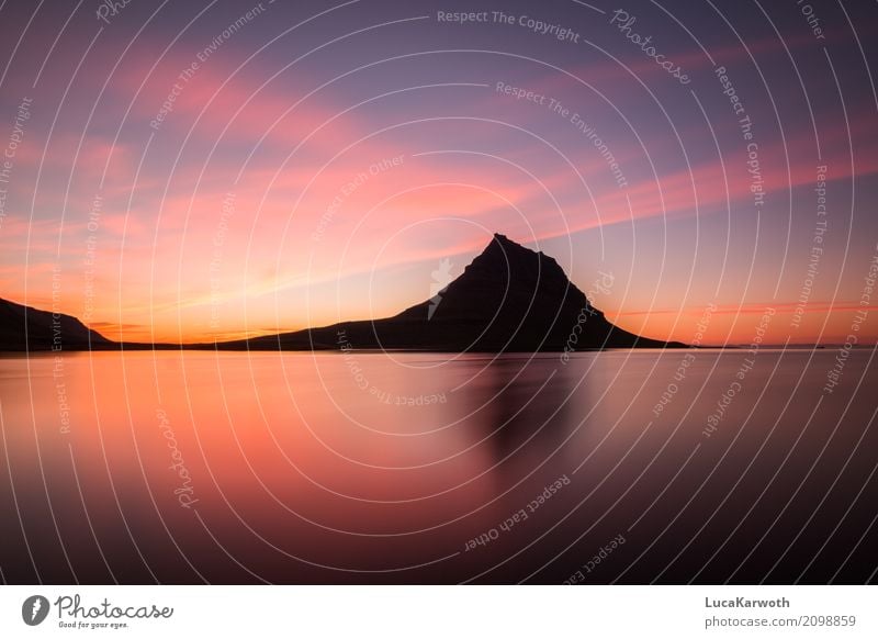 Silhouette des Kirkjufell Ferien & Urlaub & Reisen Tourismus Abenteuer Ferne Freiheit Expedition Berge u. Gebirge wandern Umwelt Natur Landschaft Pflanze