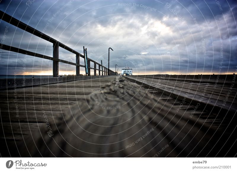 King Fisher Bay Pier Schifffahrt Fähre blau braun grau Stimmung Australien Anlegestelle Fraser Island Farbfoto Außenaufnahme Menschenleer Abend Dämmerung