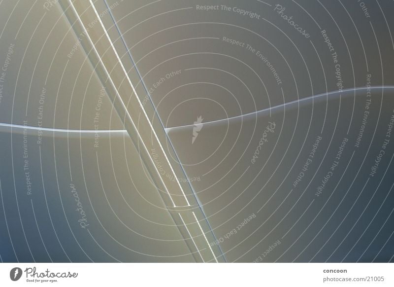 Kühl und abstrakt schwingen weiß Flugzeug Licht kalt Luftverkehr Linie Kurve blau silber Passagierflugzeug Schatten Statue