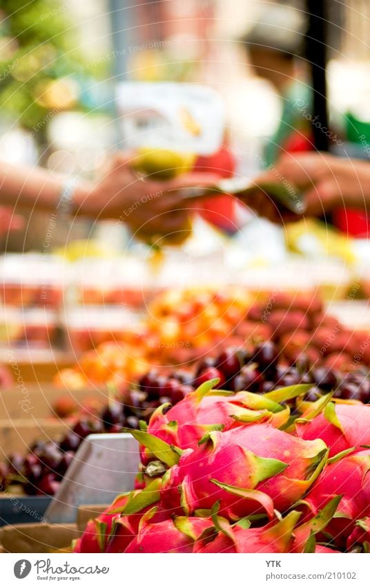 Chinese Fruit Market exotisch bezahlen rosa ästhetisch Drachenfrucht Frucht fruchtig lecker Buden u. Stände Ware süß Handel feilschen Straßenhändler Geldscheine