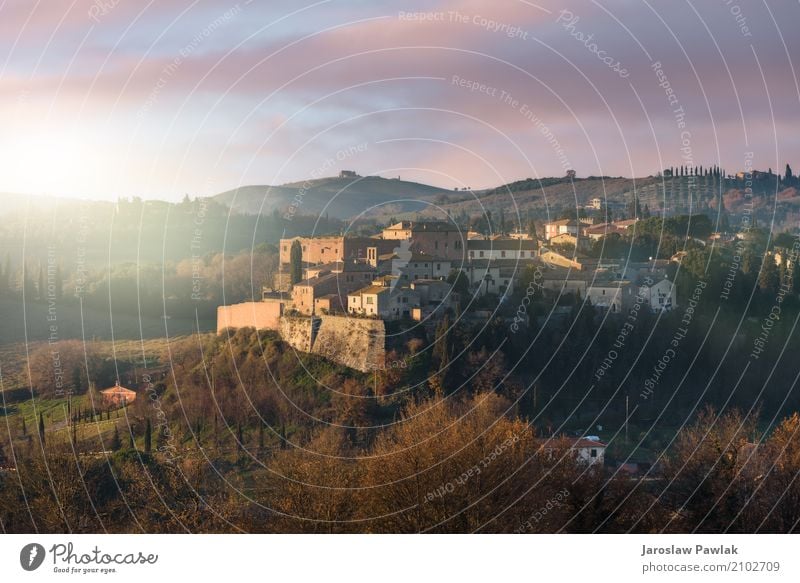 Panoramablick auf die San Giovanni d'Asso in der Toskana schön Ferien & Urlaub & Reisen Tourismus Sommer Haus Kultur Landschaft Himmel Hügel Dorf Stadt Gebäude