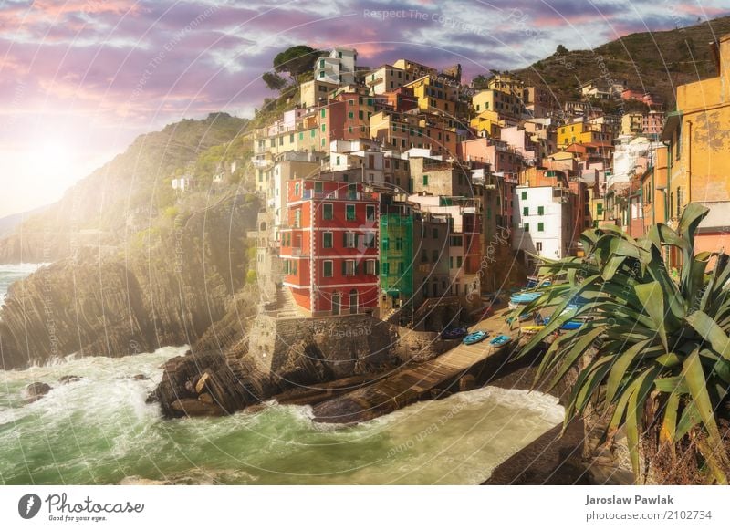 Riomaggiore Cinque Terre, Italien schön Ferien & Urlaub & Reisen Tourismus Sommer Sonne Strand Meer Haus Natur Landschaft Himmel Wolken Park Felsen Küste Dorf