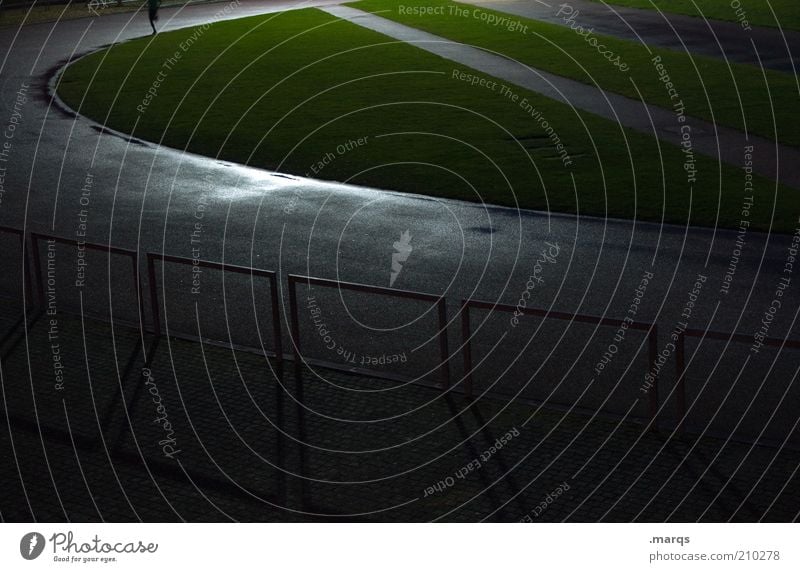 Läufer Lifestyle Fitness Sport-Training Leichtathletik Joggen Sportstätten Stadion Mensch Beine 1 rennen dunkel kalt sportlich Willensstärke Einsamkeit