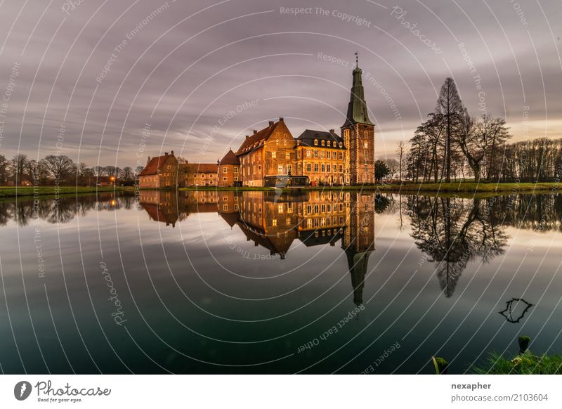 Castle reflection / Reflectionen eines Schloßes Wolken Baum Dorf Burg oder Schloss Park Sehenswürdigkeit Stein Wasser alt elegant gigantisch historisch reich