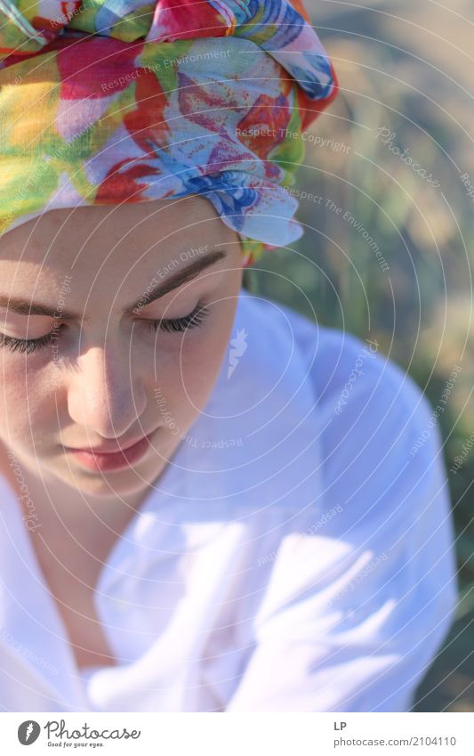 Mädchen mit Turban Lifestyle Reichtum elegant Stil Design schön Kosmetik Alternativmedizin Wellness Leben harmonisch Wohlgefühl Zufriedenheit Sinnesorgane